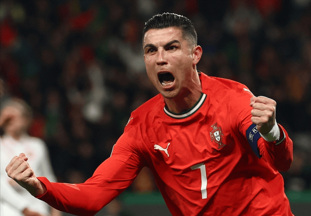 C罗迎来十二赛季出色发挥，C9观众热烈欢呼！观众掌声雷动的简单介绍