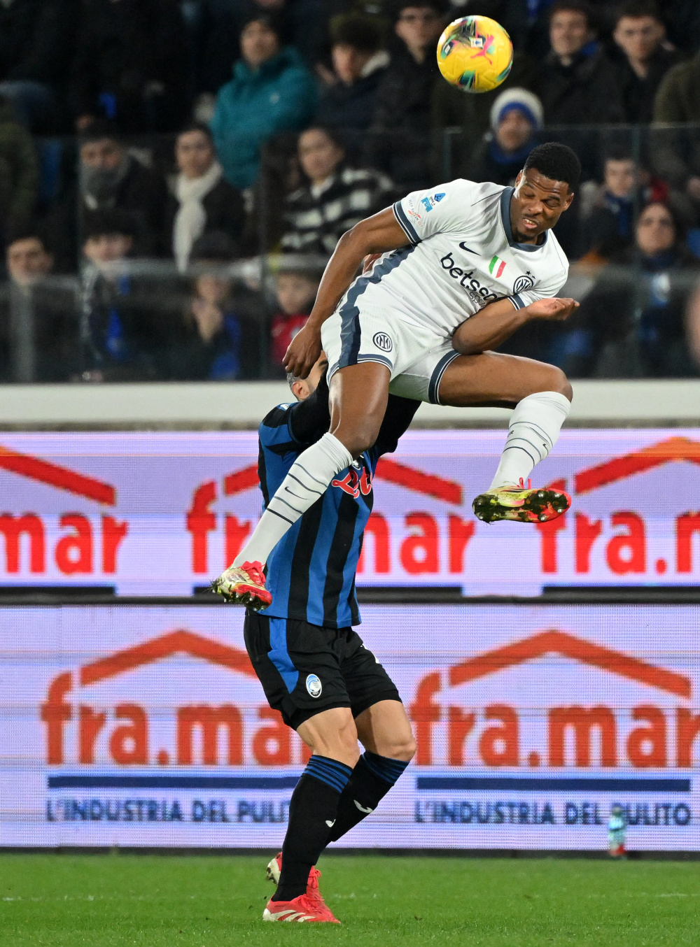 包含清晨亚特兰大完成体检:意甲节点到来,目标明确,更衣室氛围转暖的词条 包含清晨亚特兰大完成体检:意甲节点到来,目标明确,更衣室氛围转暖的词条